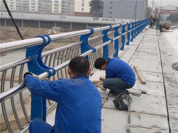 黄浦不锈钢桥梁护栏除锈维护的重要性及其方法