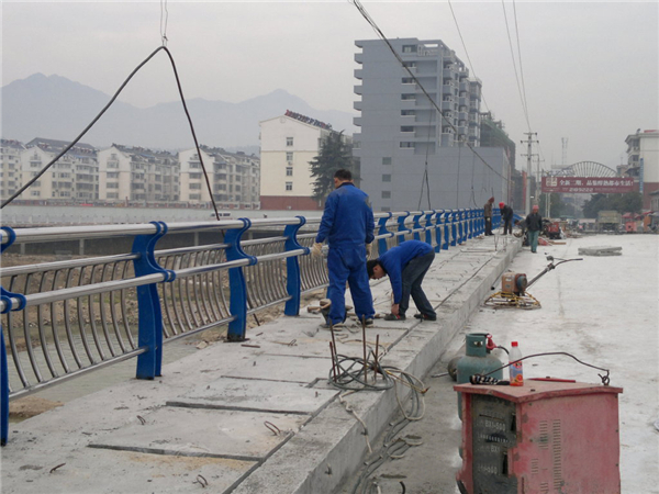 黄浦不锈钢复合管护栏常见问题及解决方案